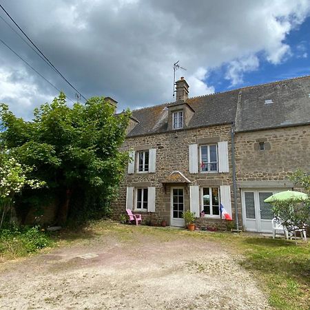 Montfarville Entre Roches Et Marees B&B 외부 사진