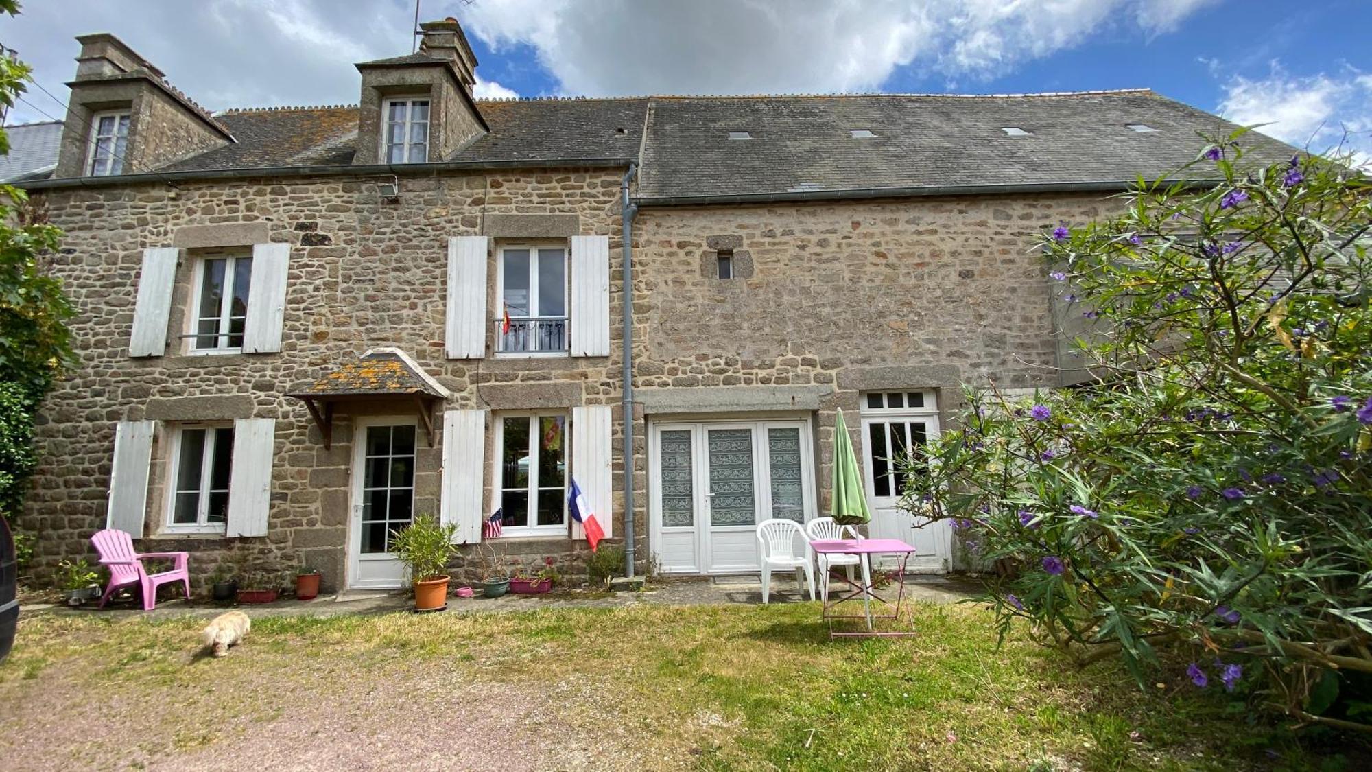 Montfarville Entre Roches Et Marees B&B 외부 사진